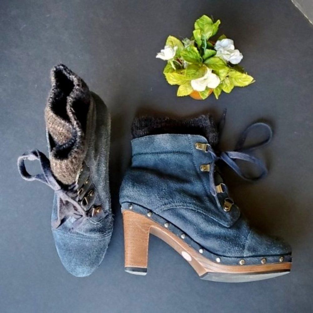 Daphne 235 Black Suede lace up heeled boots